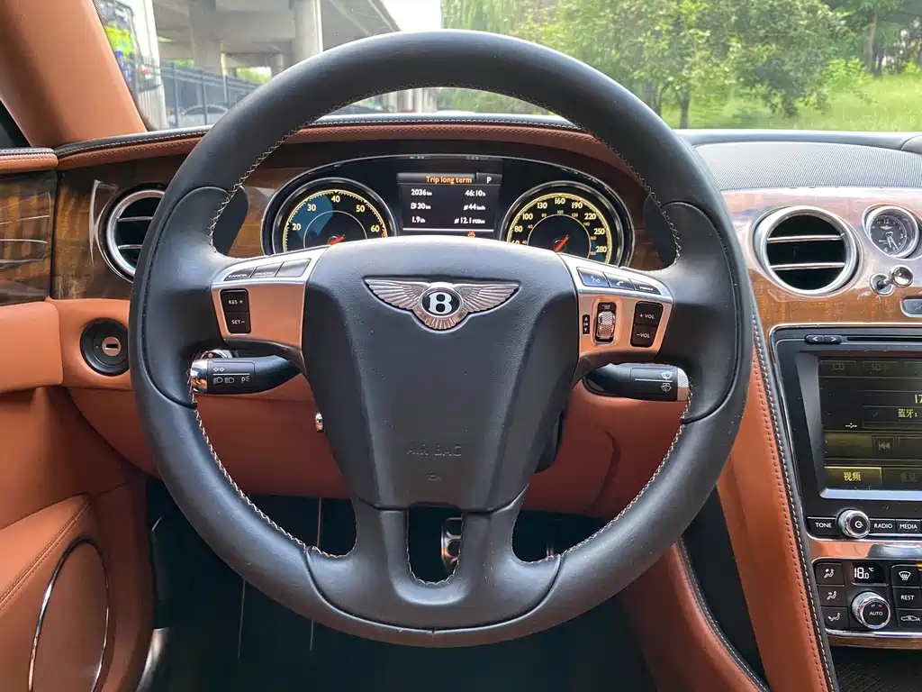 Bentley Flying Spur — миниатюра 13