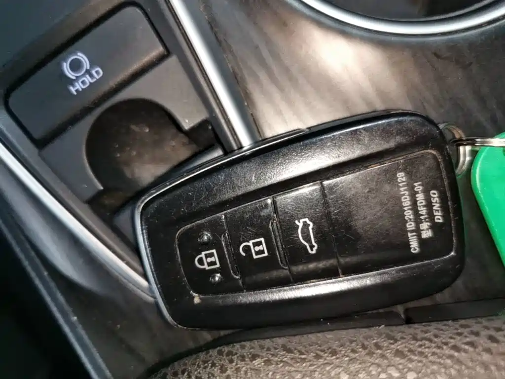 Toyota Camry — миниатюра 9