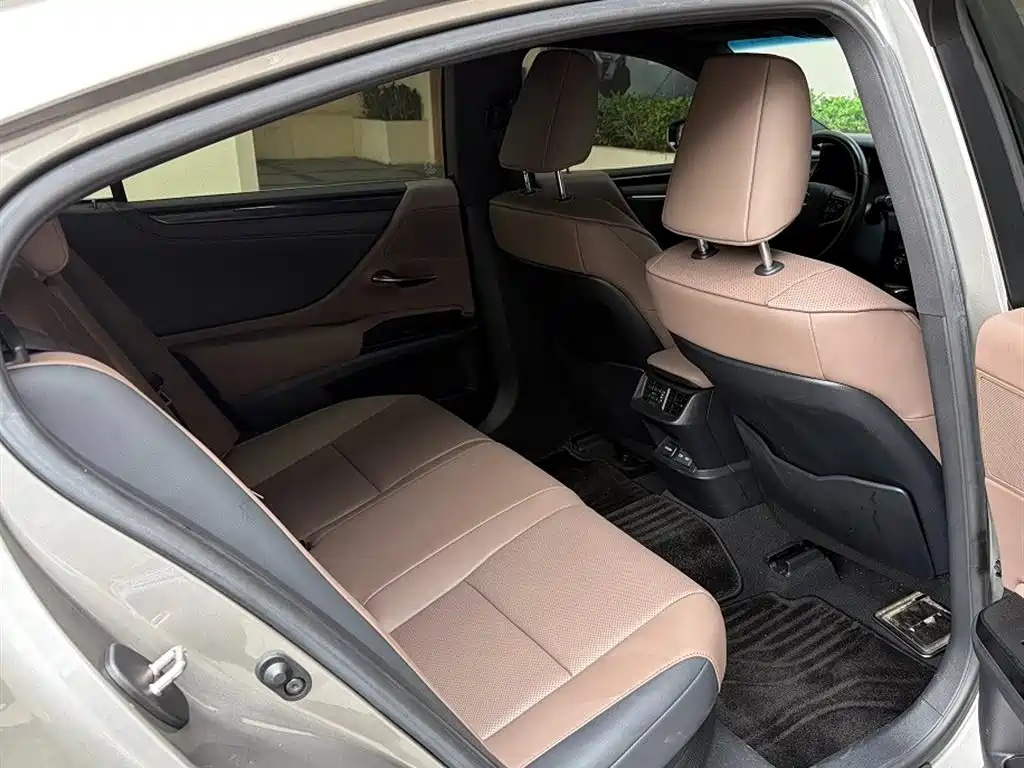 Lexus ES — миниатюра 9