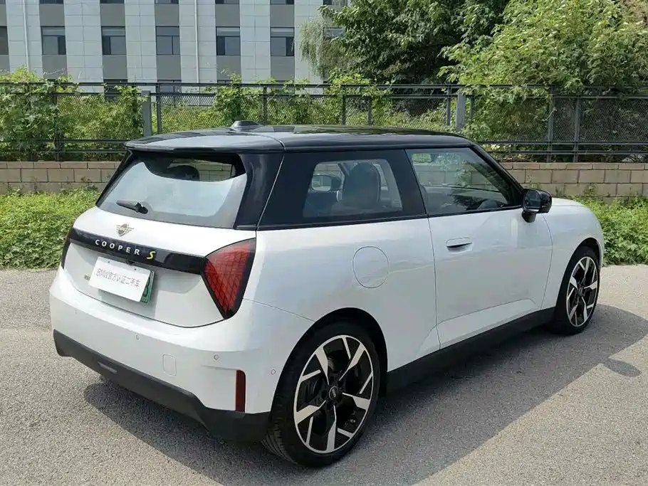 MINI MINI COOPER EV — миниатюра 4