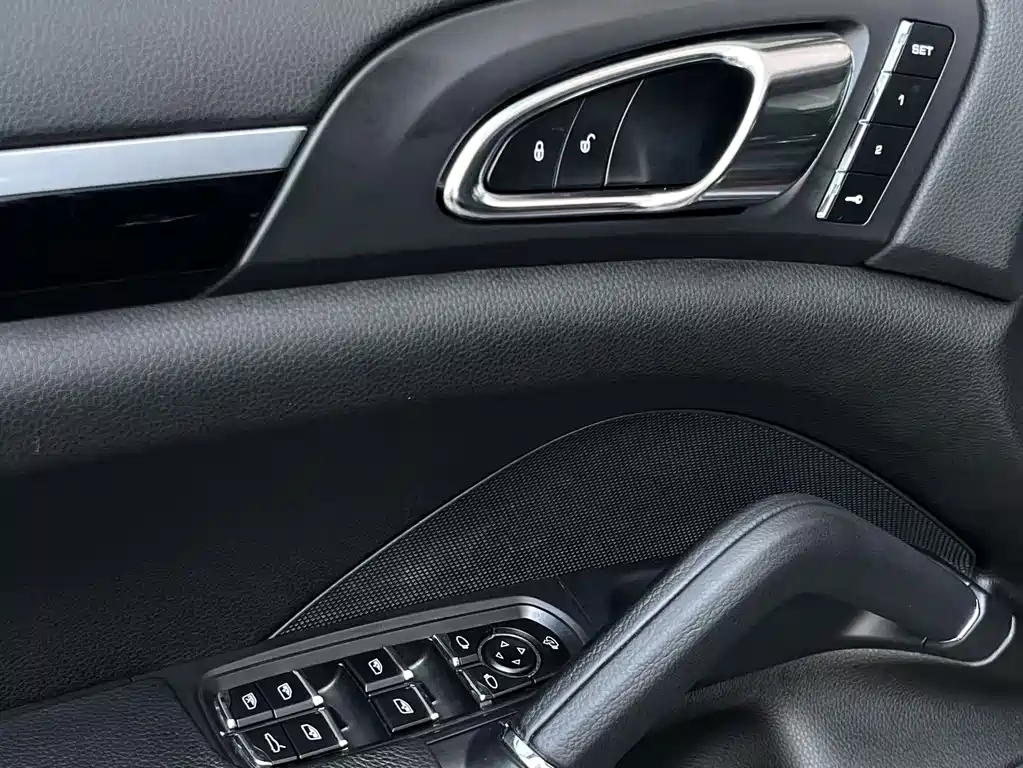 Porsche Cayenne — миниатюра 18