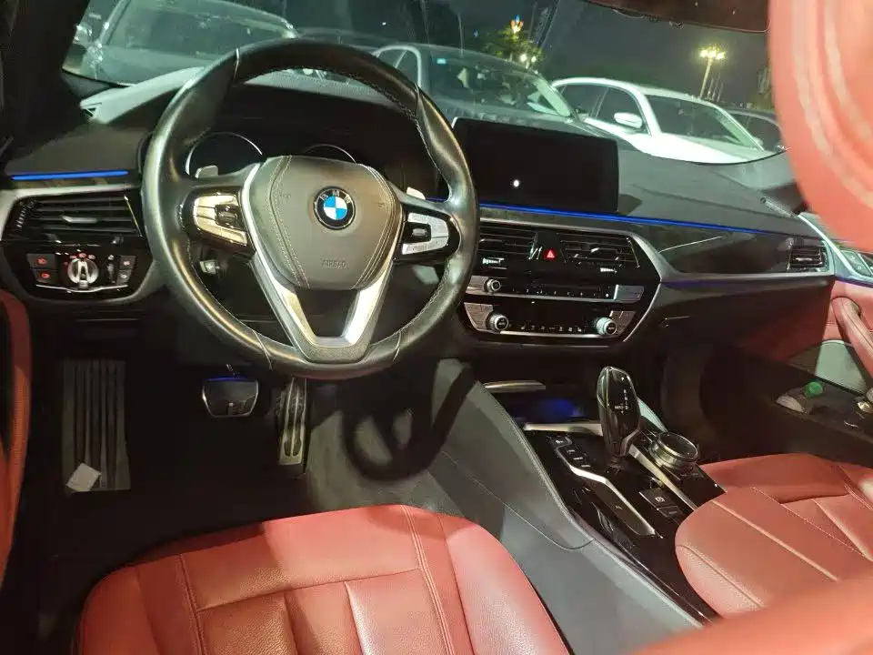 BMW 5 Series — миниатюра 6