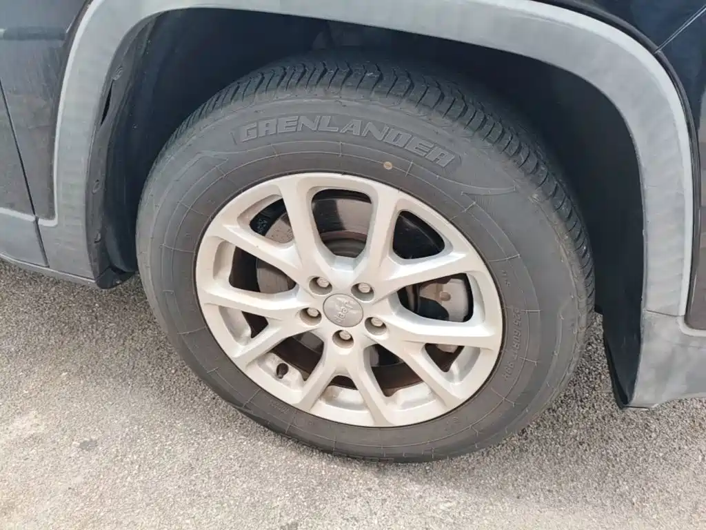 Jeep Cherokee — миниатюра 12