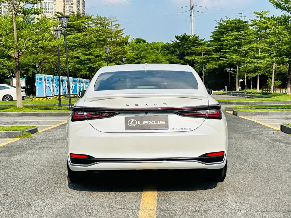 Lexus ES — миниатюра 6