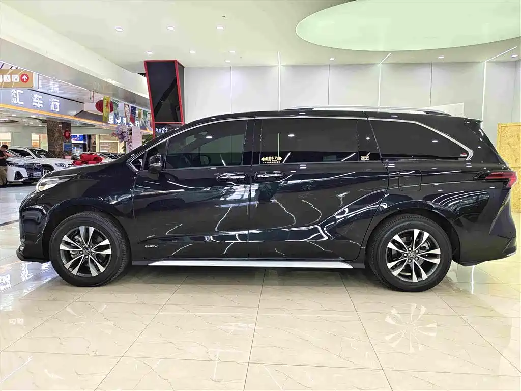 Toyota Granvia — миниатюра 7