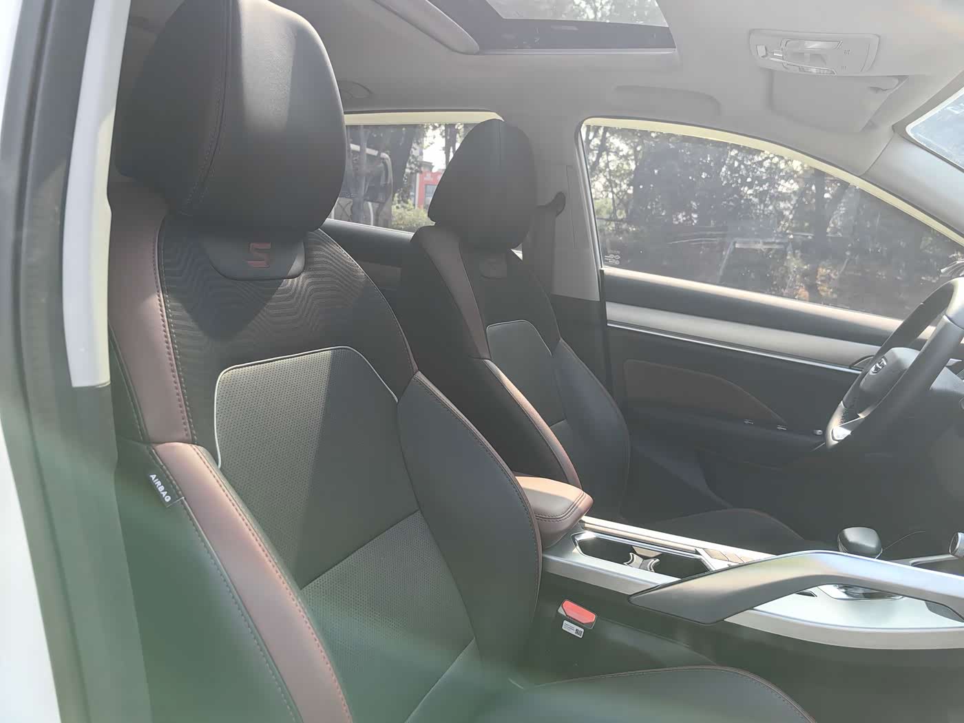 Geely Binyue 1.4 л 2022 г. Белый, пробег 49000 км