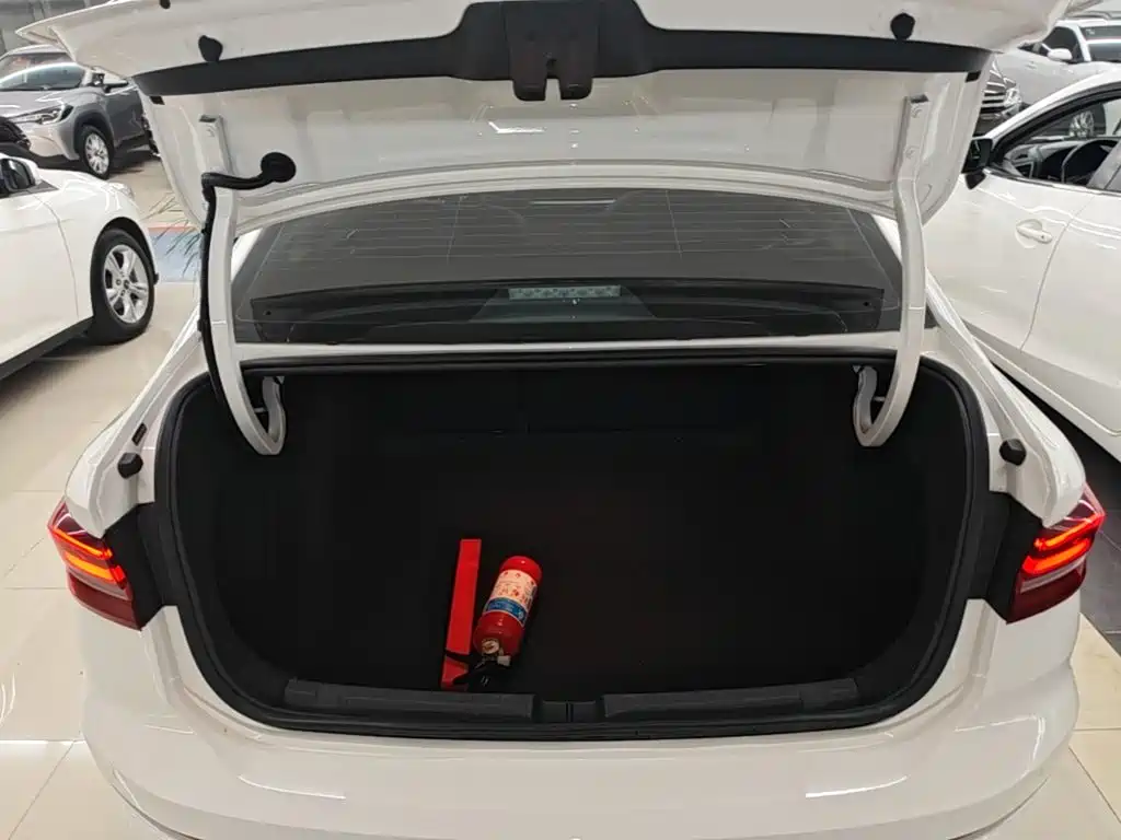 Volkswagen Lavida — миниатюра 19