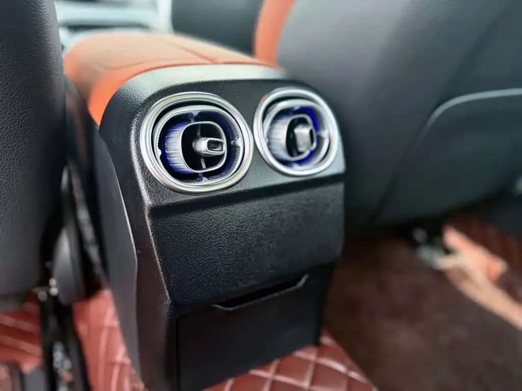 Mercedes-Benz C-Class — миниатюра 12