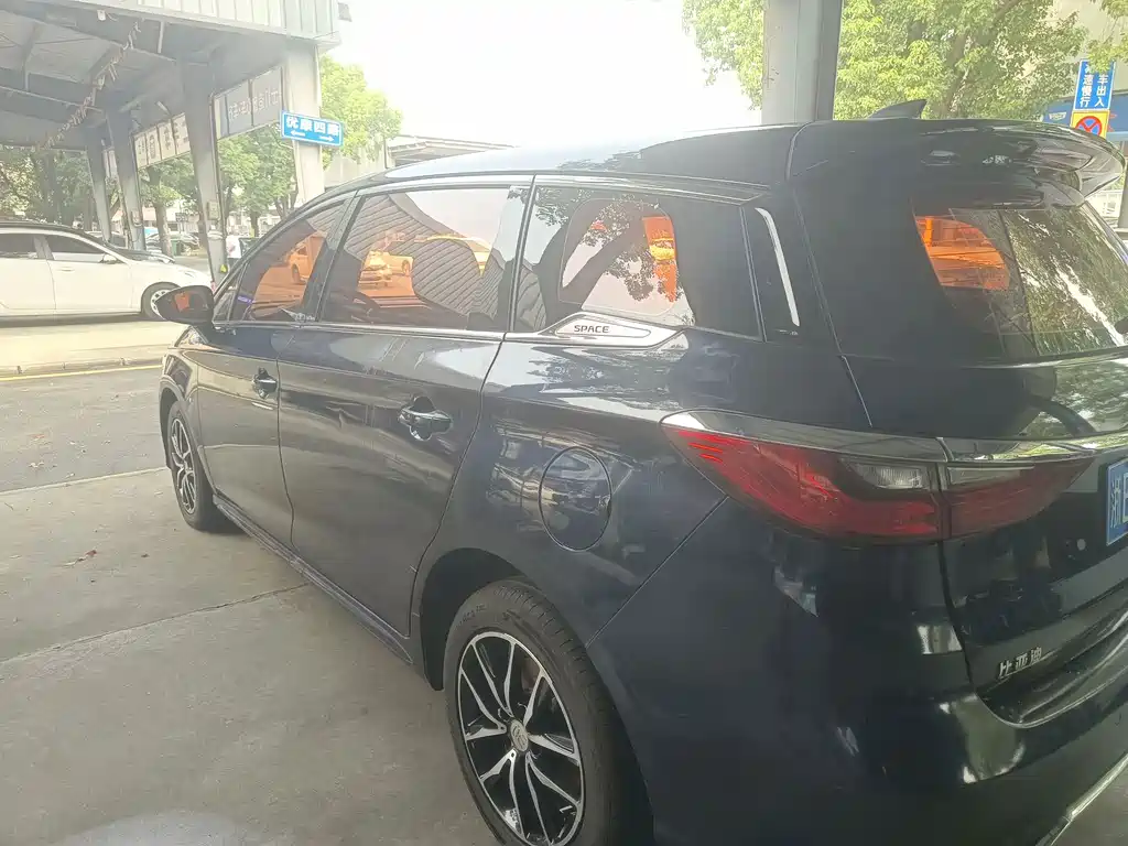 BYD MAX — миниатюра 14