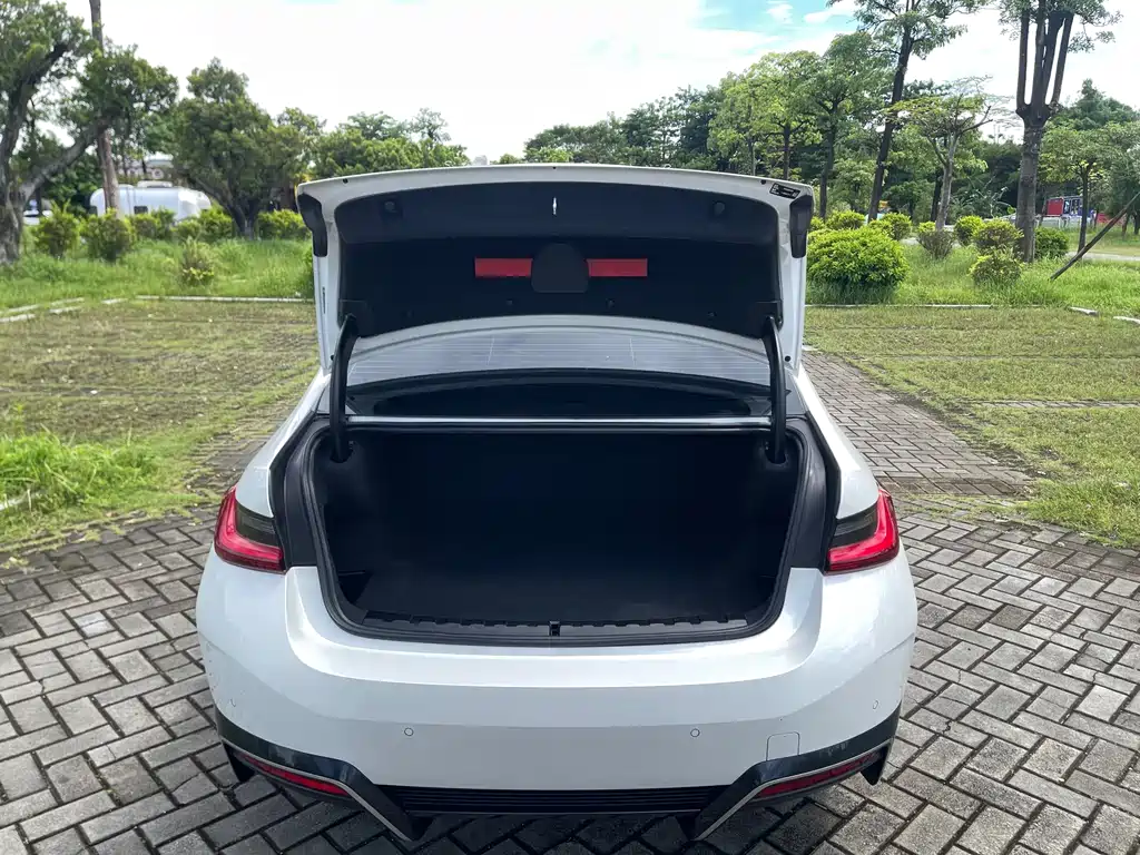 BMW i3 — миниатюра 21