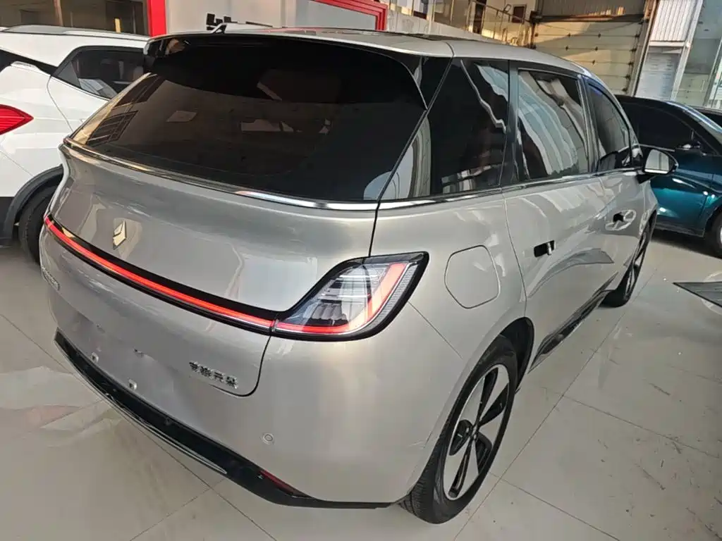Baojun Yunduo — миниатюра 7