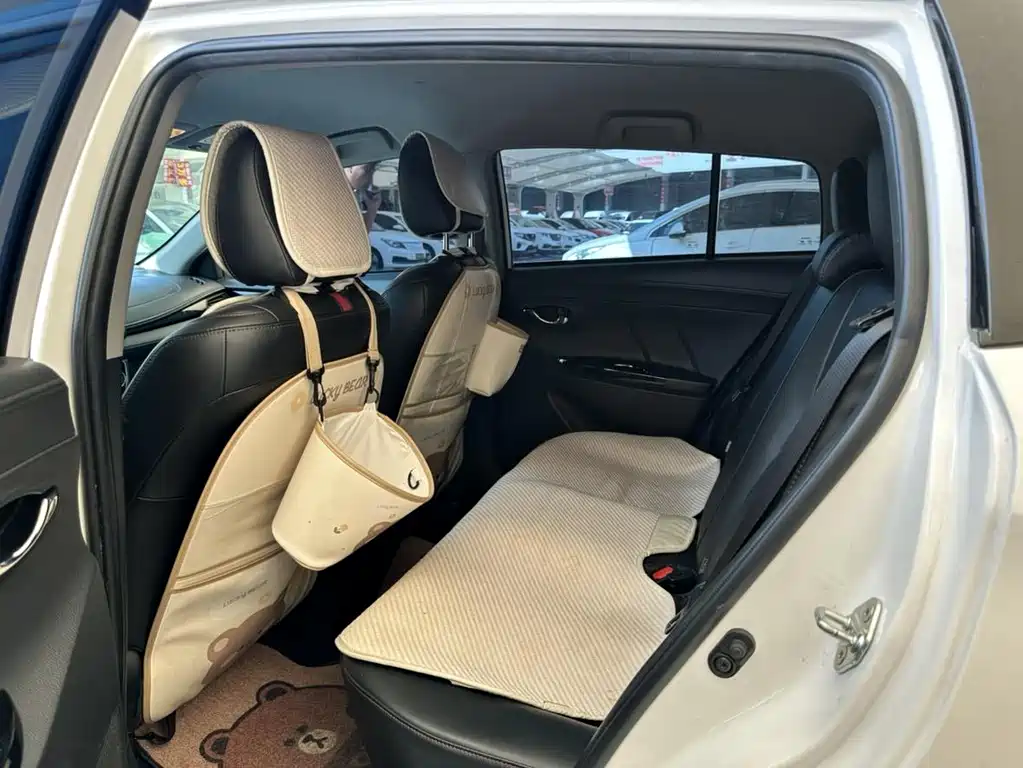 Toyota Yaris L — миниатюра 8