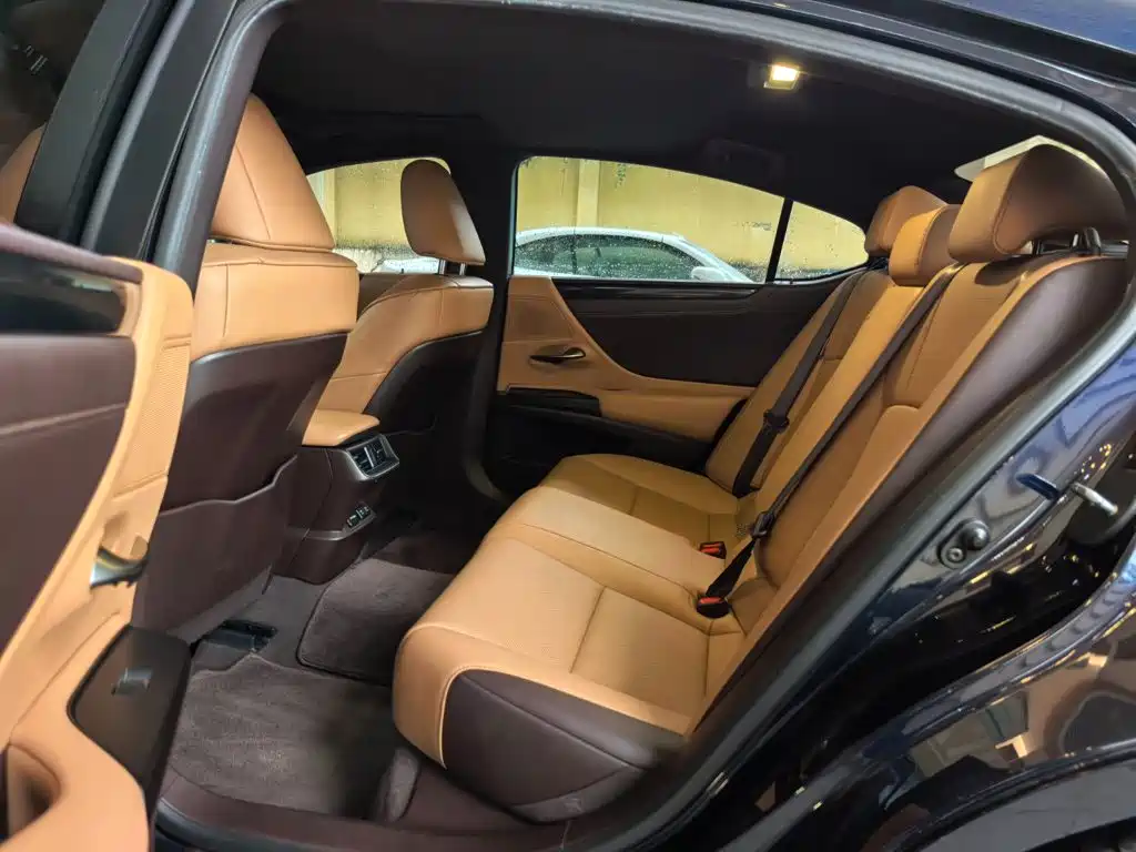 Lexus ES — миниатюра 7