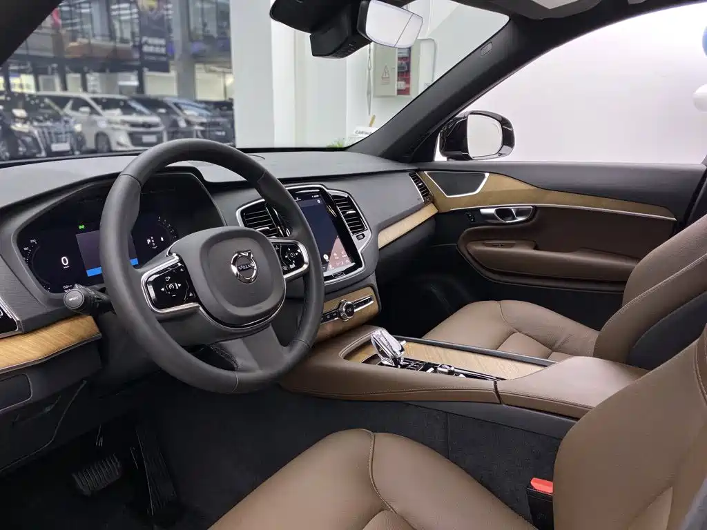 Volvo XC90 — миниатюра 30