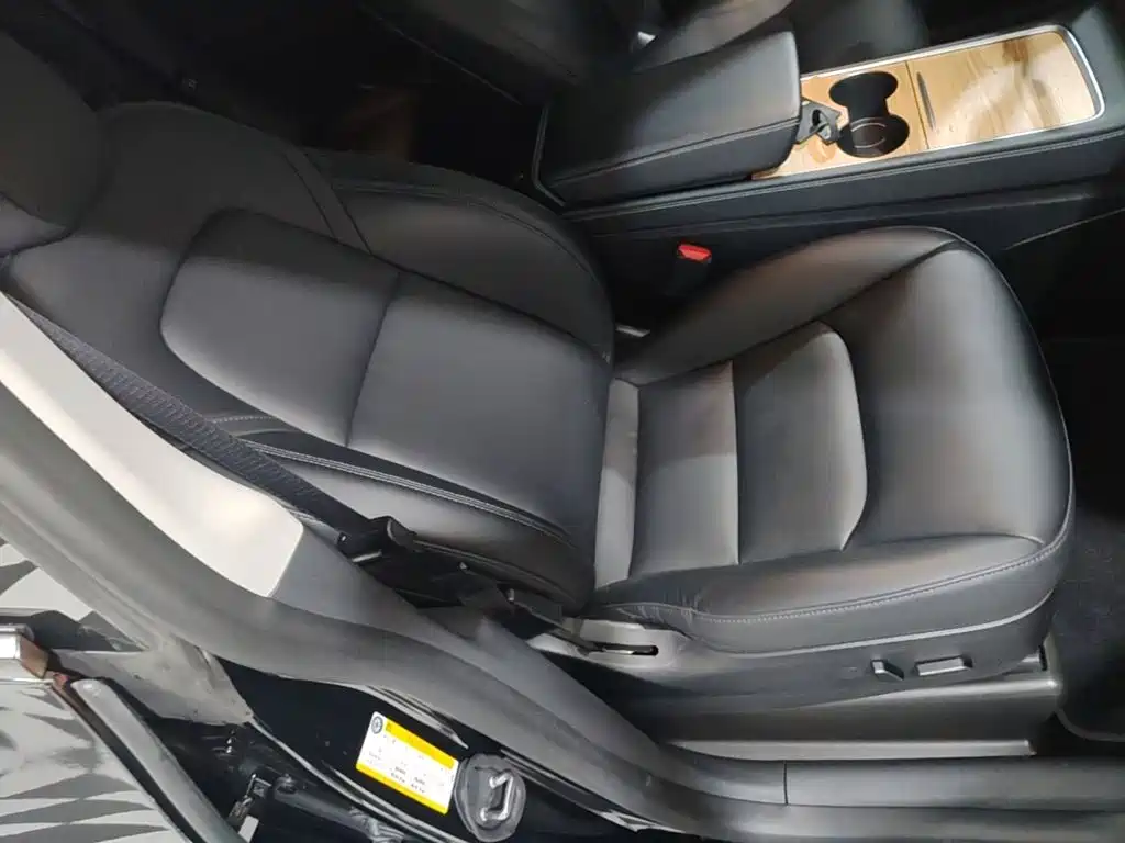 Tesla Model Y — миниатюра 25