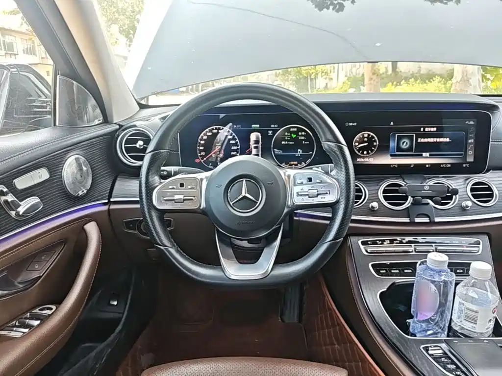 Mercedes-Benz E-Class — миниатюра 11