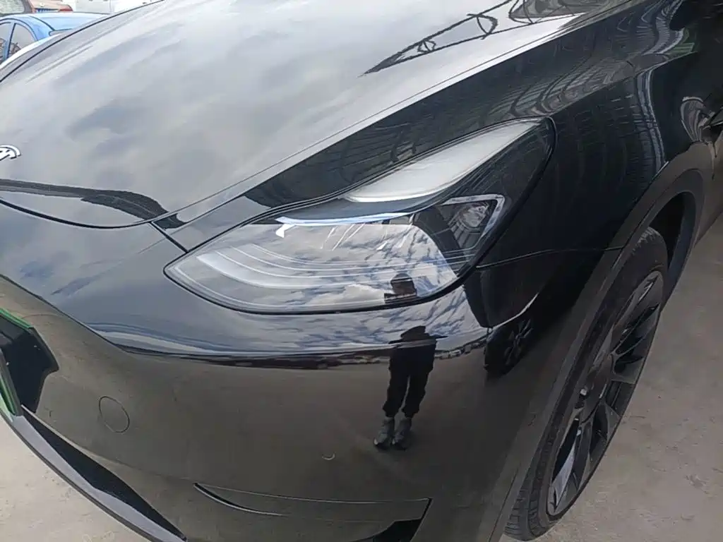 Tesla Model Y — миниатюра 24