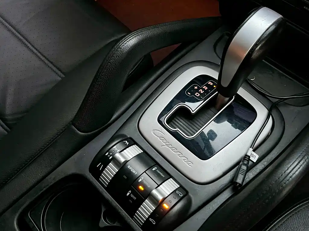 Porsche Cayenne — миниатюра 11