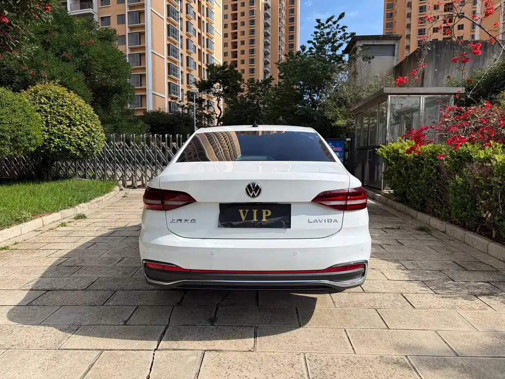 Volkswagen Lavida — миниатюра 5