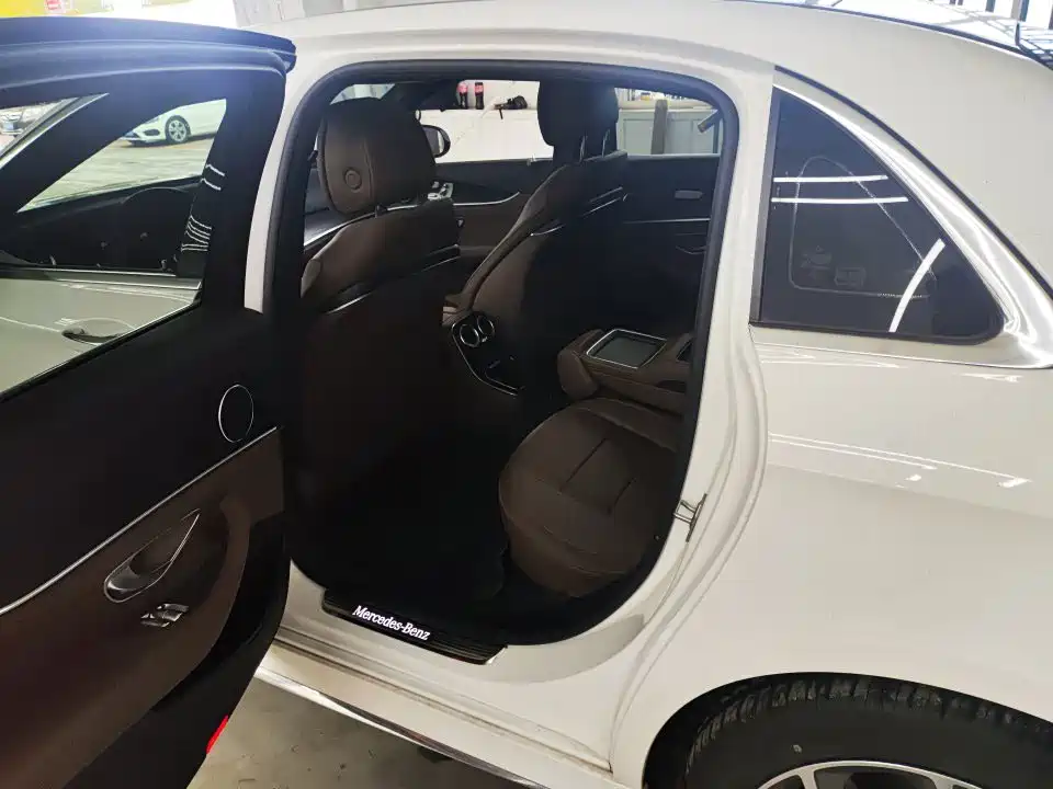Mercedes-Benz E-Class — миниатюра 8
