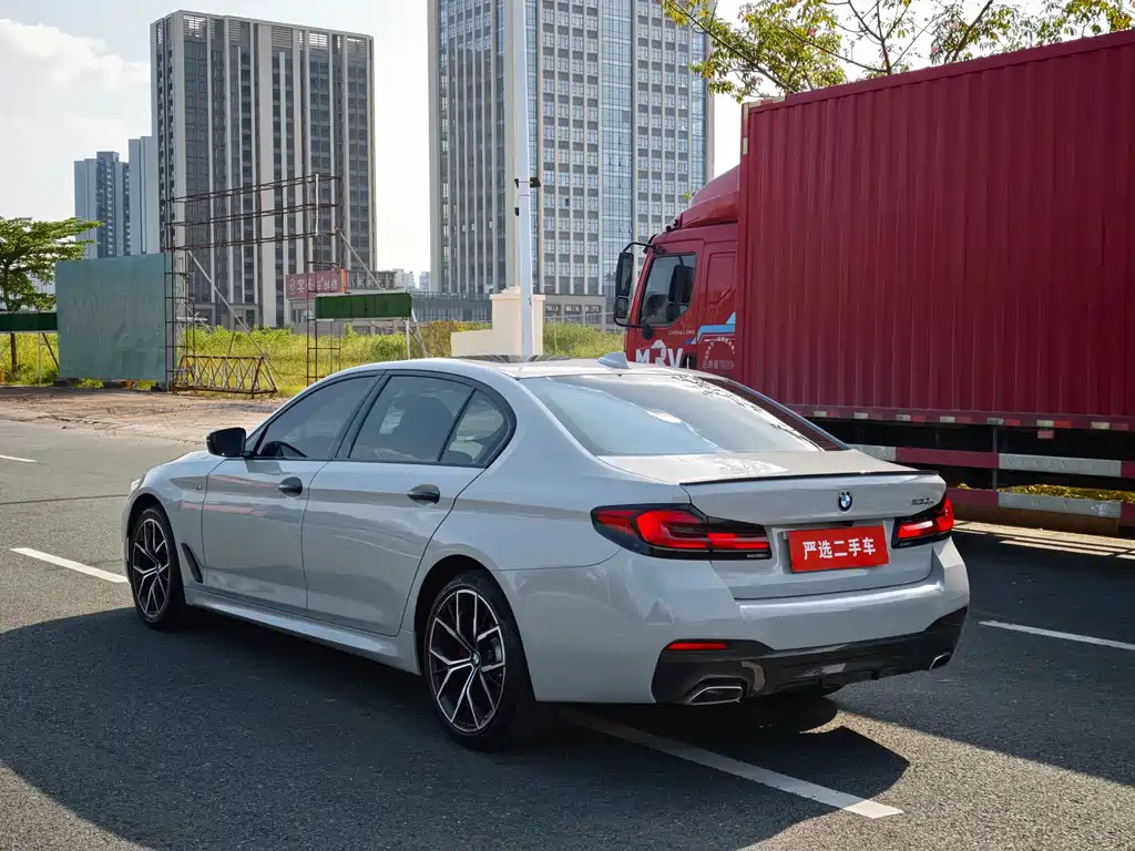 BMW 5 Series — миниатюра 4