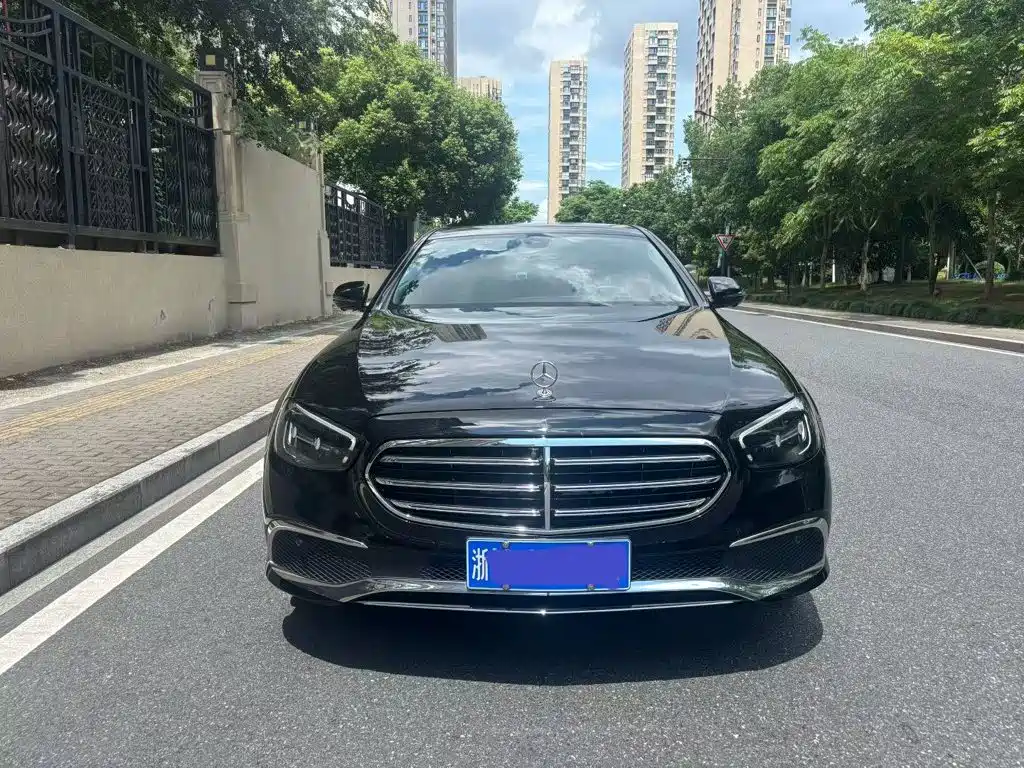 Mercedes-Benz E-Class — миниатюра 2