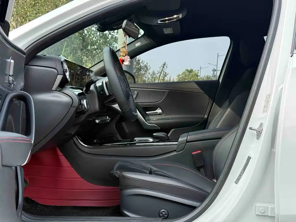 Mercedes-Benz A-Class — миниатюра 7