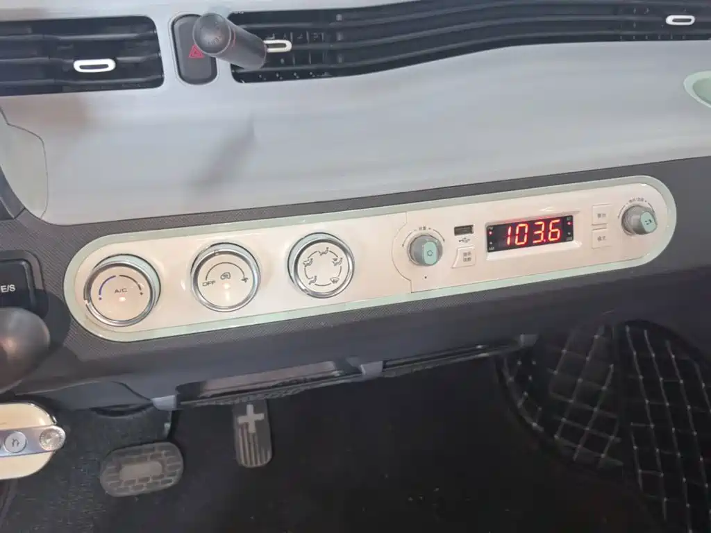 Wuling MINIEV — миниатюра 13