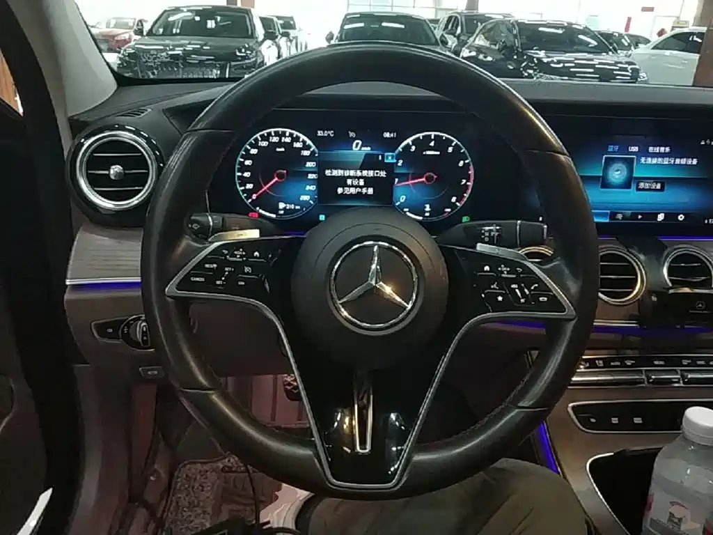 Mercedes-Benz E-Class — миниатюра 11