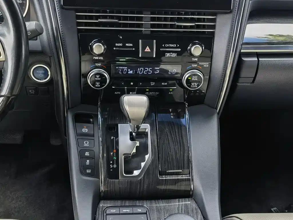 Lexus LM 2020 300h мест