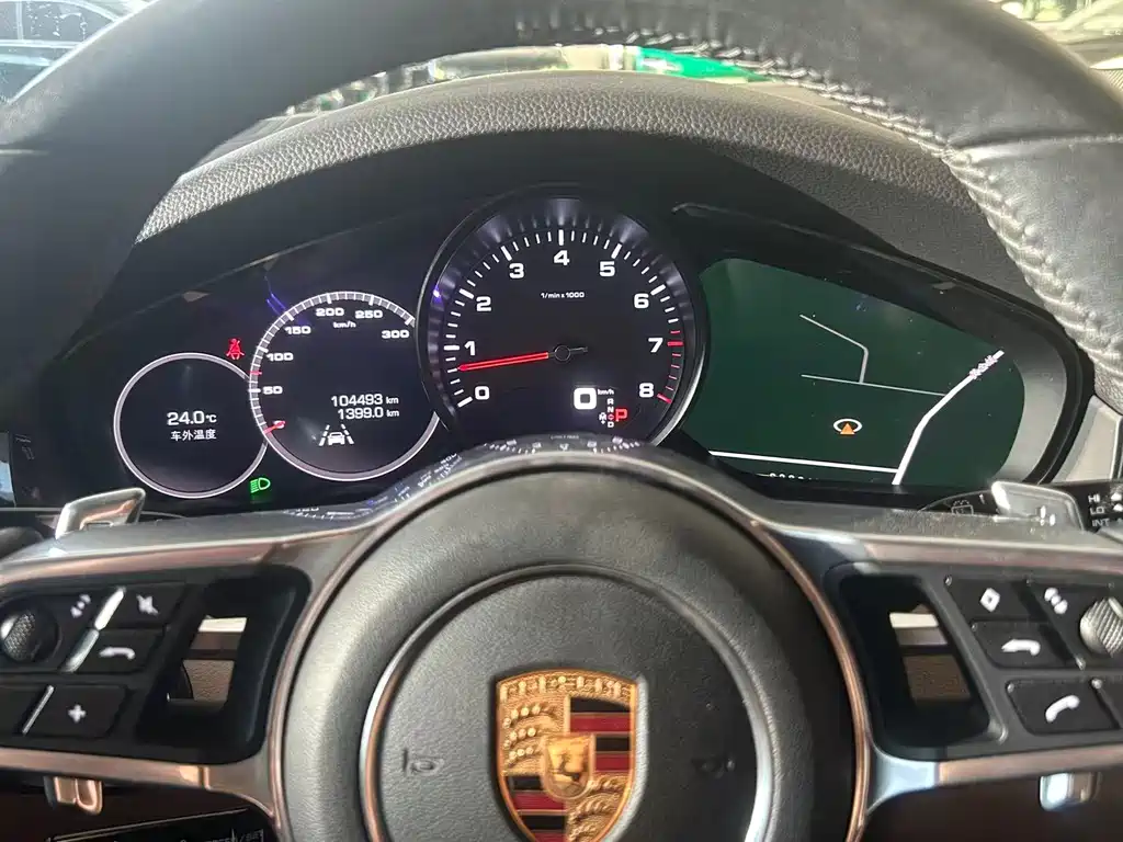 Porsche Cayenne — миниатюра 13