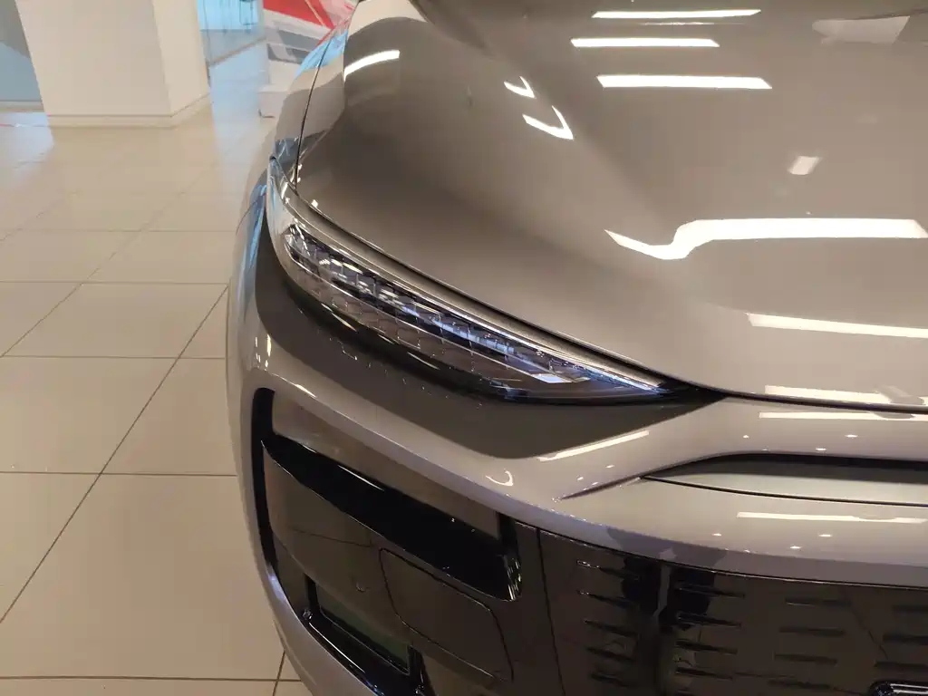 Audi Q6L e-tron — миниатюра 4