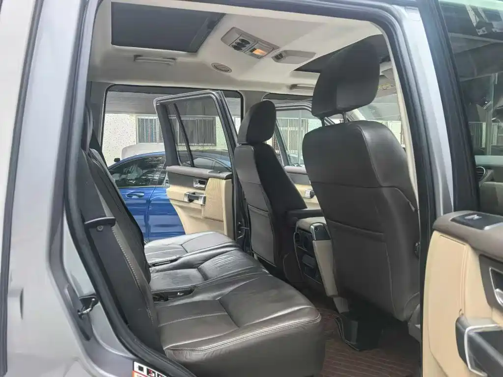 Land Rover Discovery — миниатюра 8