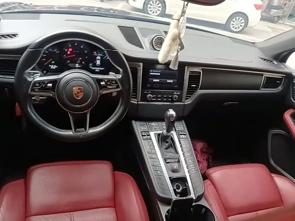 Porsche Macan — миниатюра 10