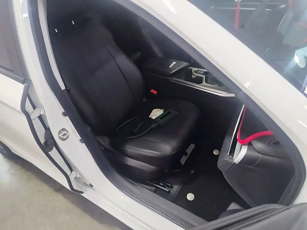 Geely Emgrand — миниатюра 25
