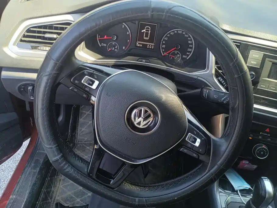 Volkswagen T-Roc — миниатюра 15