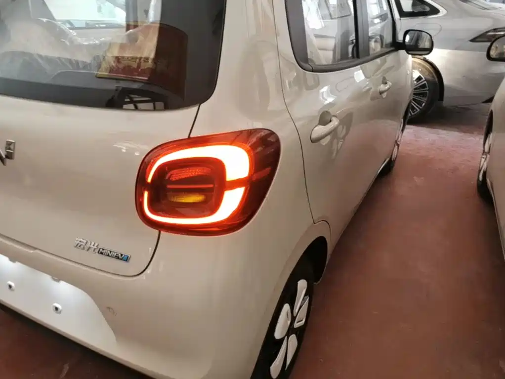 Wuling MINIEV — миниатюра 8