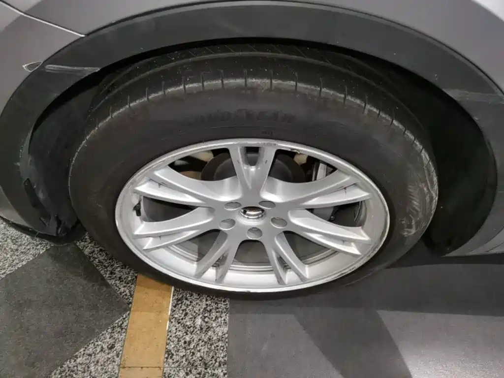 Tesla Model Y — миниатюра 23