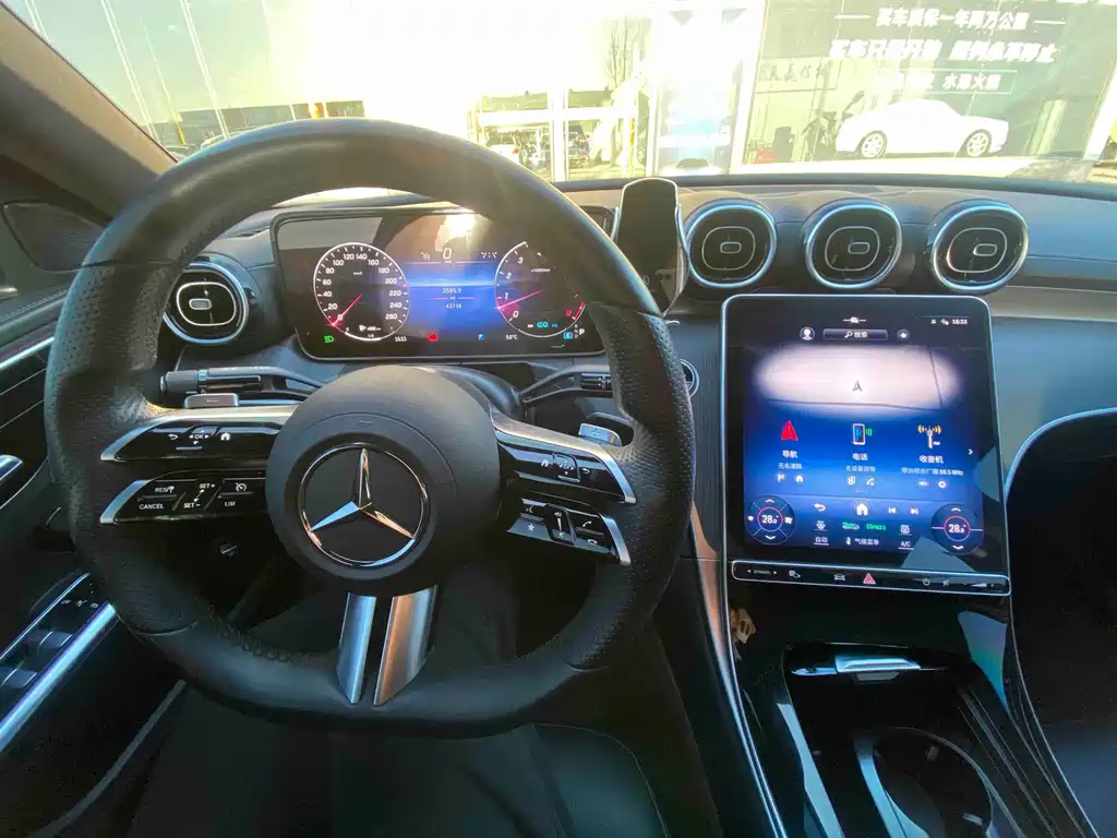 Mercedes-Benz C-Class — миниатюра 12