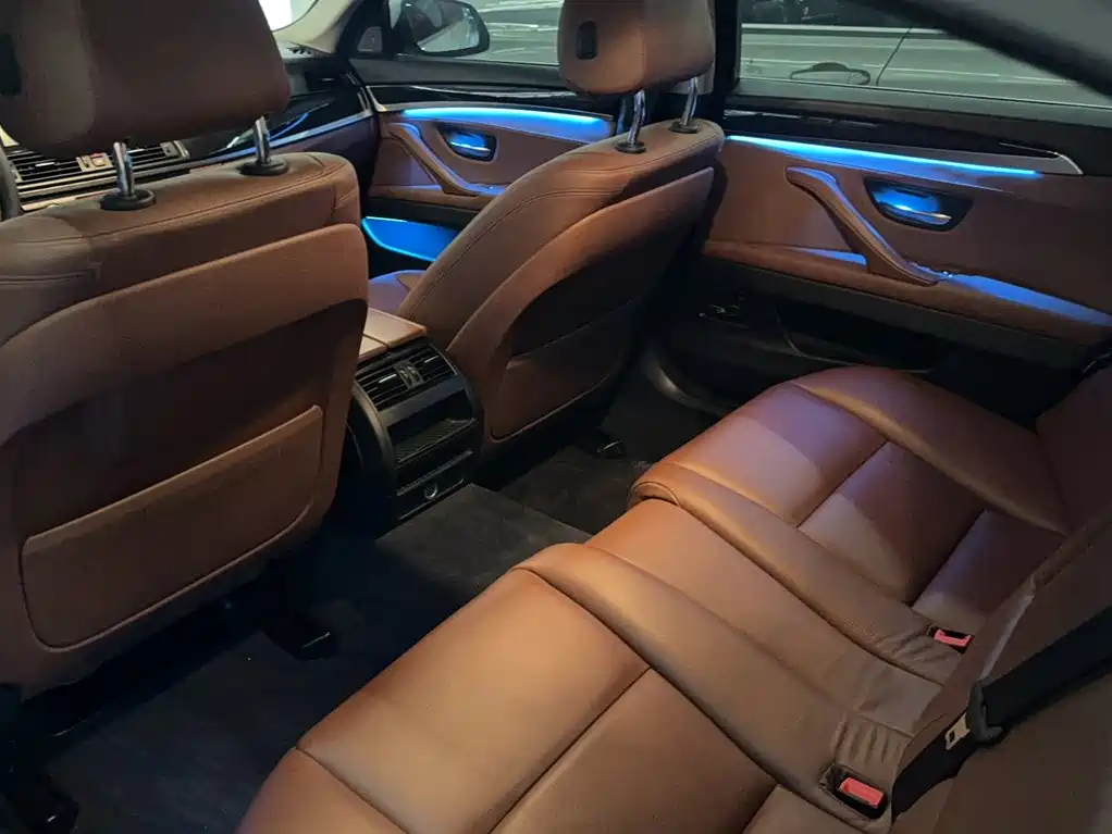 BMW 5 Series — миниатюра 15