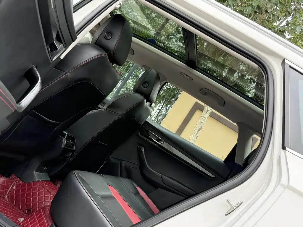 Skoda Karoq — миниатюра 12