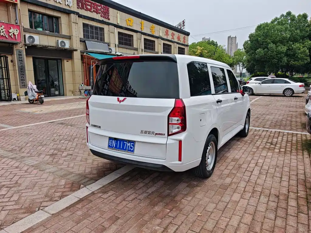 Wuling Hongguang Plus PLUS 2020 1.5L MT 5 мест