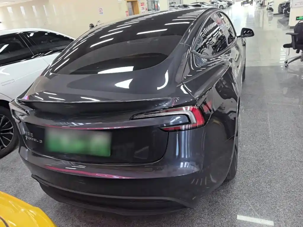 Tesla Model 3 — миниатюра 6