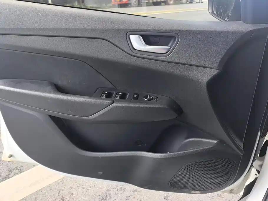Hyundai Verna — миниатюра 7
