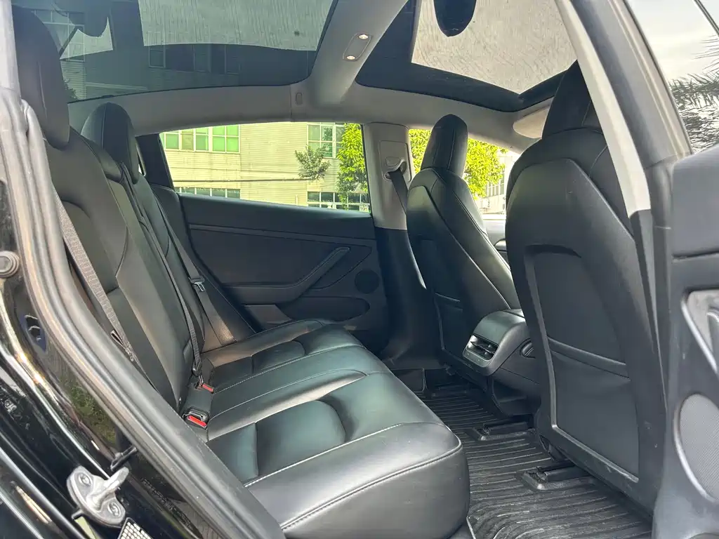 Tesla Model 3 — миниатюра 15