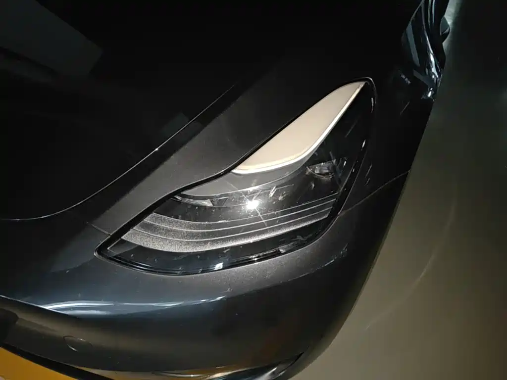 Tesla Model Y — миниатюра 24