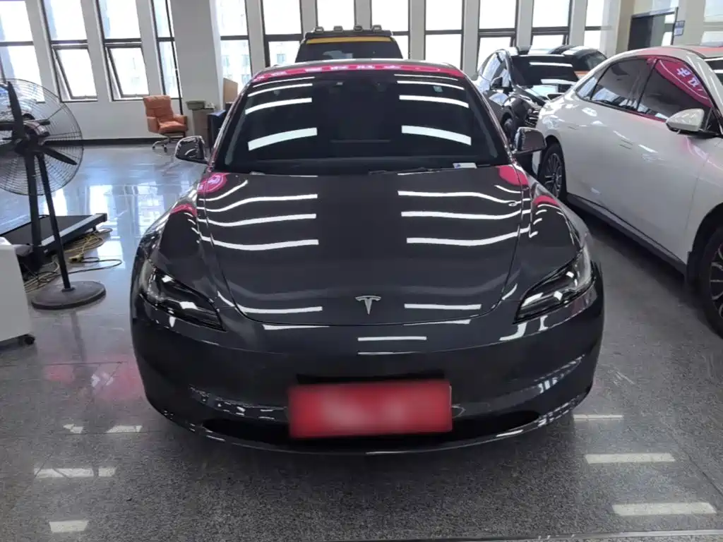 Tesla Model 3 — миниатюра 3