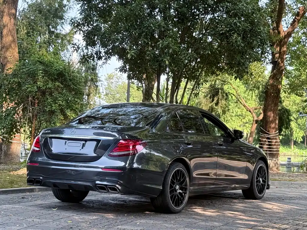 Mercedes-Benz E-Class — миниатюра 4