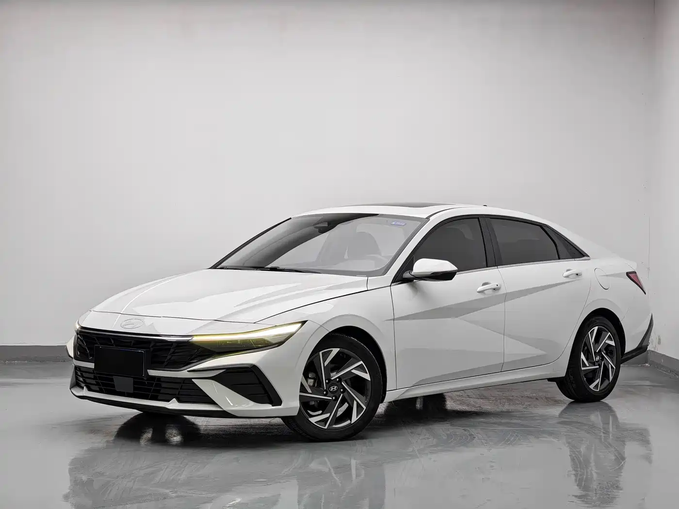 伊兰特 2023款 1.5L CVT LUX尊贵版 2023
