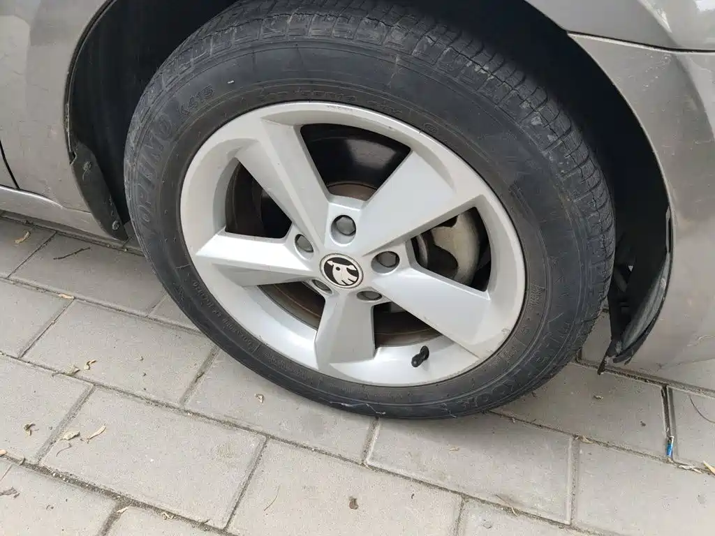 Skoda Octavia 2015 1.6L MT